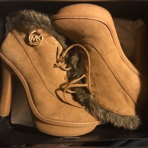 Michael Kors Women Carlie Suede Faux Fur Trim Lace Up High Heel Ankel Boot